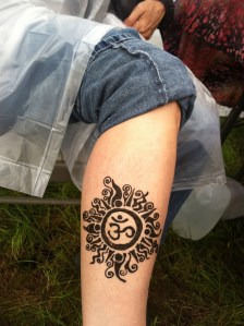 Ohm symbol, in henna.